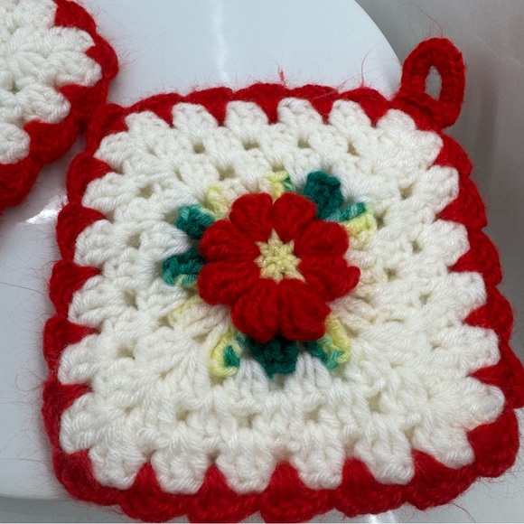 Vintage Granny Square Hand Crochet Christmas Holly Hot Pad Trivet Pot Holder-2 - Picture 3 of 6